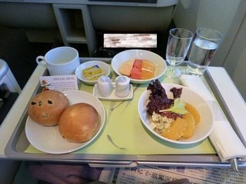 20120816大韓航空ビジネスクラス　食事－サラダ.jpg