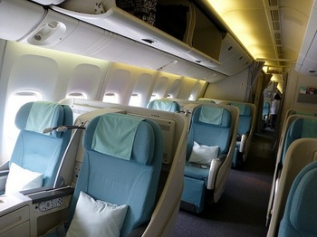 20120816大韓航空ビジネスクラス機内の様子.jpg