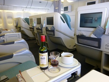 20120816大韓航空ビジネスクラス飛行中の機内の様子.jpg