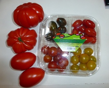 20120825スーパーマーケットで買ったトマト.jpg
